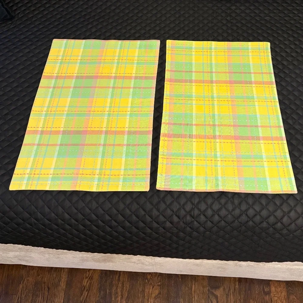 Pier 1 Set of 2 Reversible Plaid Placemats